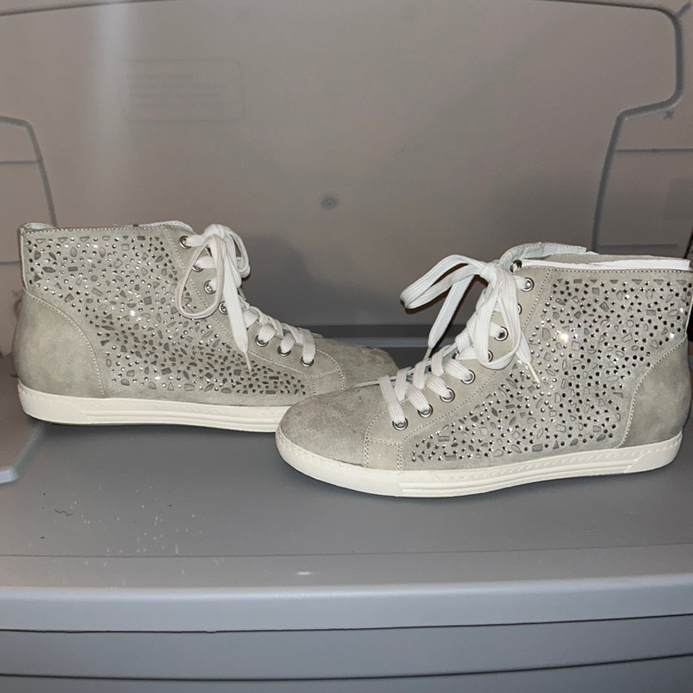 I’m selling these blinged out shoes never worn